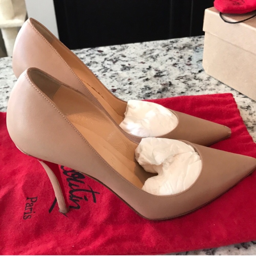 💯authentic Christian louboutin Apostrophy pump